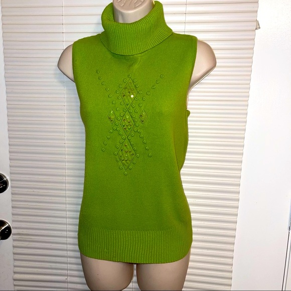 R•Q•T Turtle Neck Sweater - Picture 4 of 7